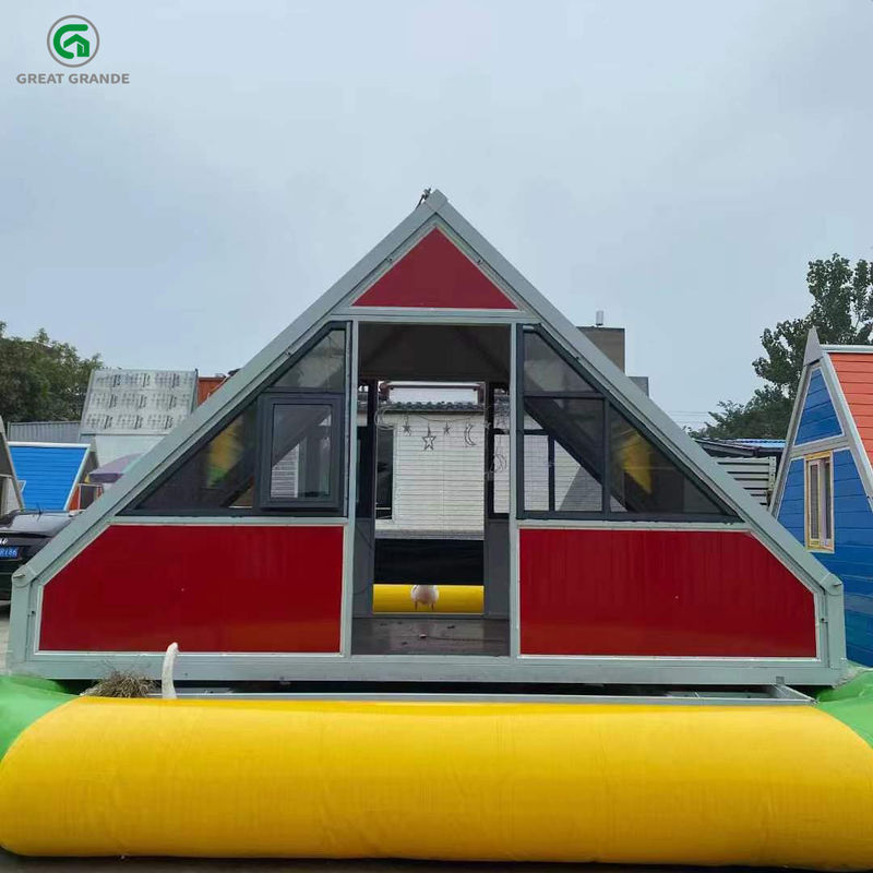 Rojo prefabricado plegable de acero galvanizado de la casa del triángulo para acampar y las actividades al aire libre