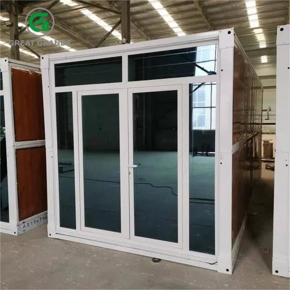 Casa de contenedores plegables prefabricada de acero puerta de vidrio pared marrón disponible para alquiler
