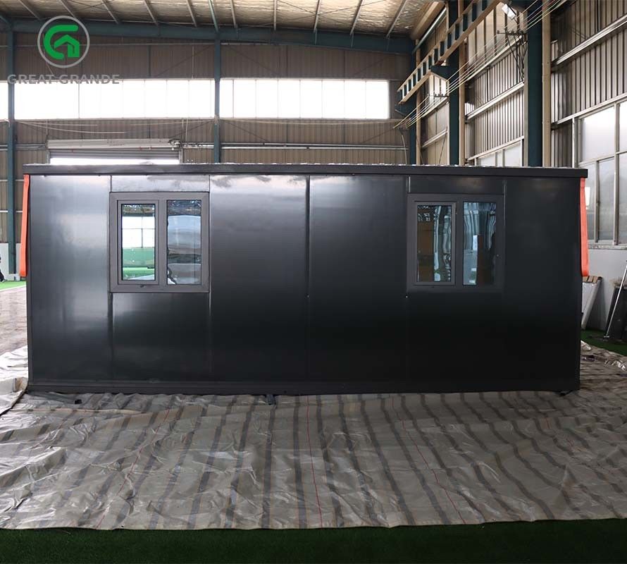 20FT Contenedor expandible Diseño del hogar Marco negro Panel de pared negro EPS Puerta de vidrio templado